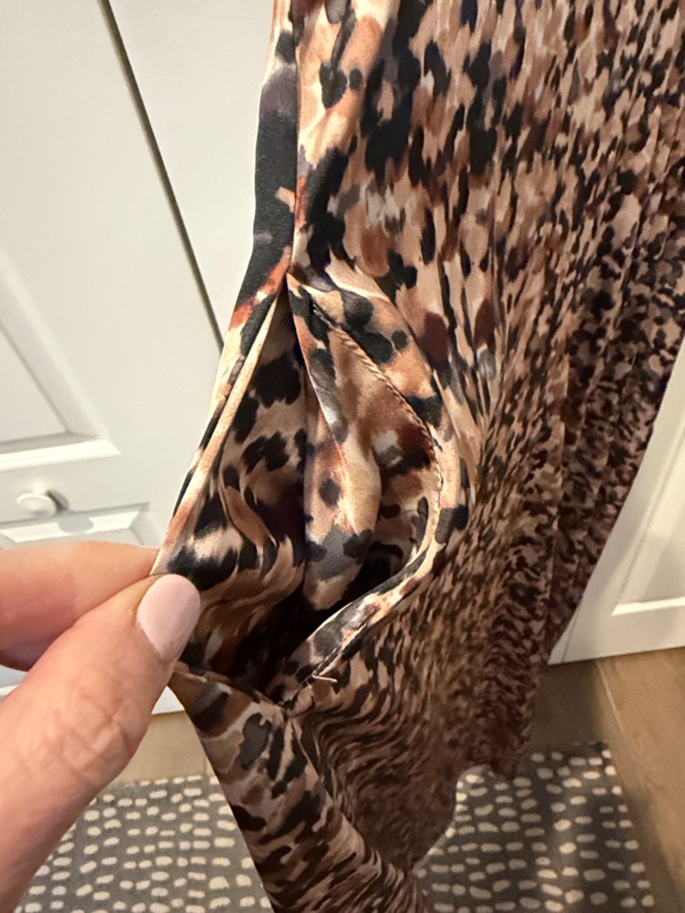 NWOT Nicole Miller Silky Camo-Print Slip Dress w/POCKETS in Brown & Black Sz M - Picture 6 of 6